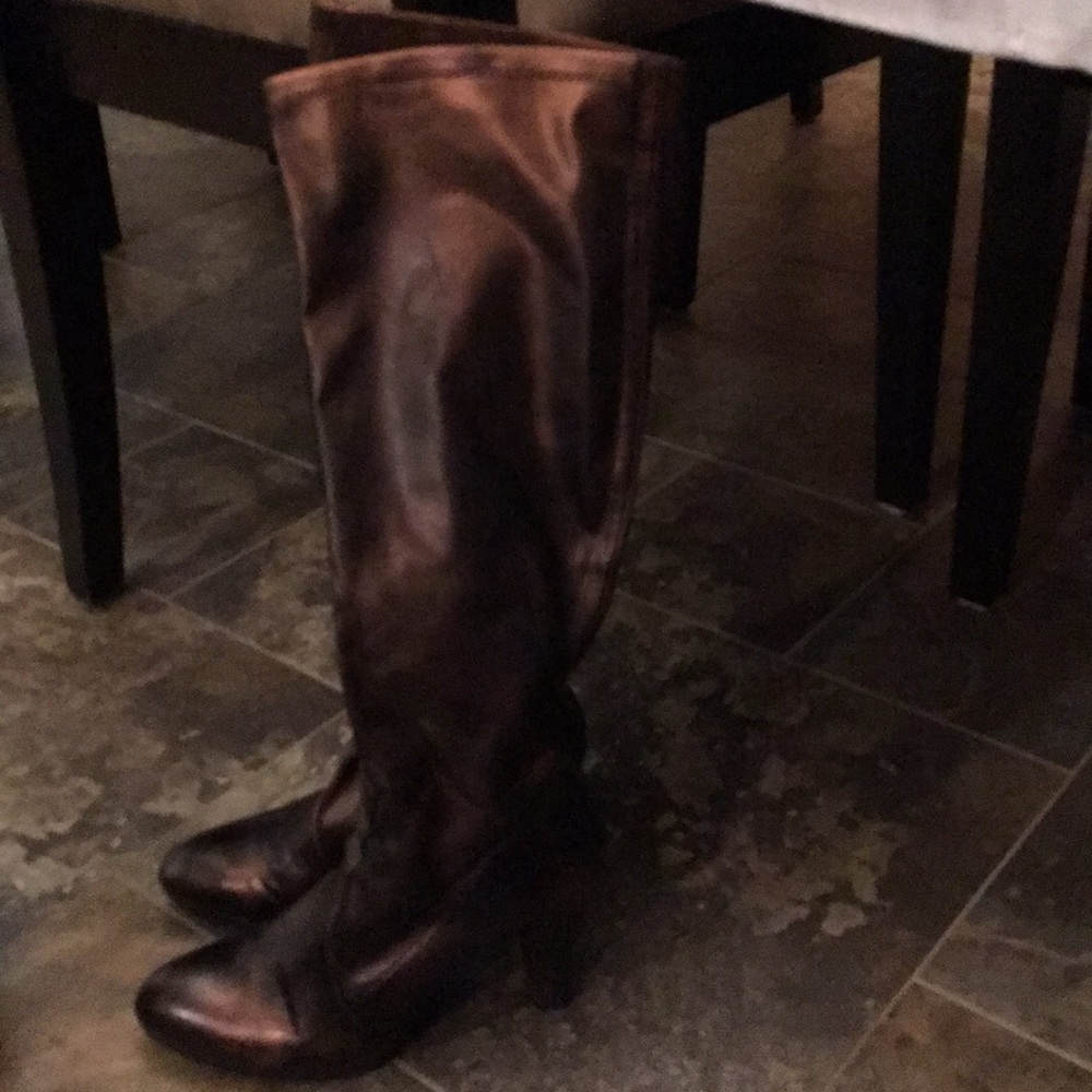 Heeled boots